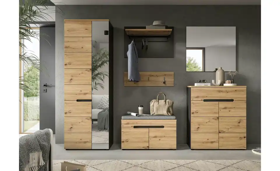 Garderobenschrank, in Wohnsituation