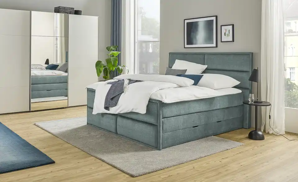 Boxspringbett mit Bettkasten, in Wohnsituation