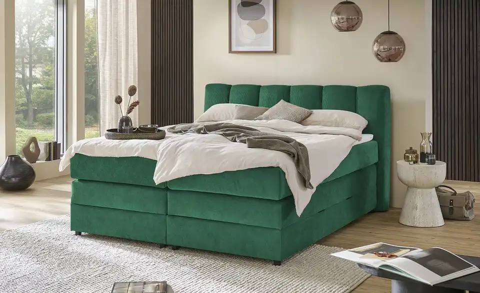 Boxspringbett mit Bettkasten, in Wohnsituation