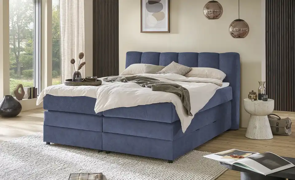Boxspringbett mit Bettkasten, in Wohnsituation