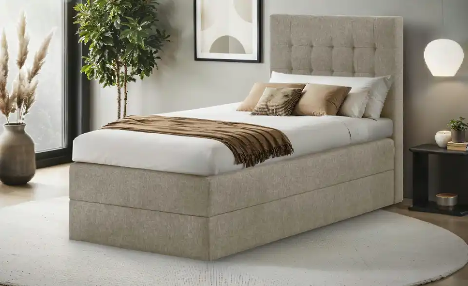 Boxspringbett mit Bettkasten, in Wohnsituation