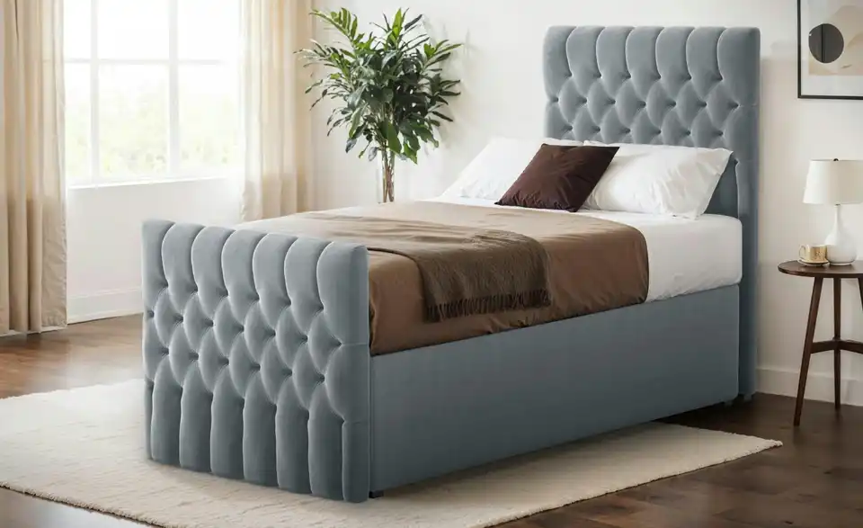 Boxbett mit Bettkasten und Fußteil, in Wohnsituation