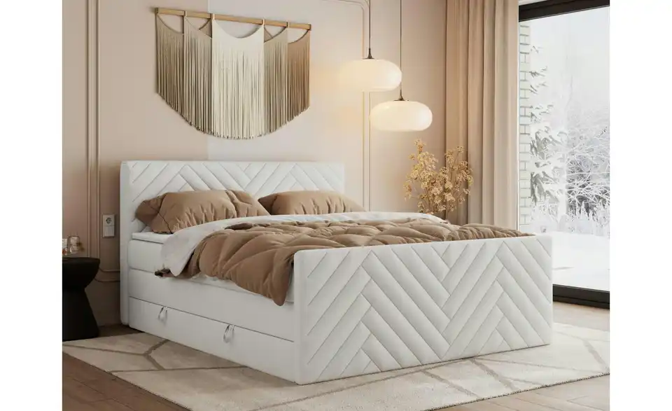 Boxspringbett mit Bettkasten, in Wohnsituation