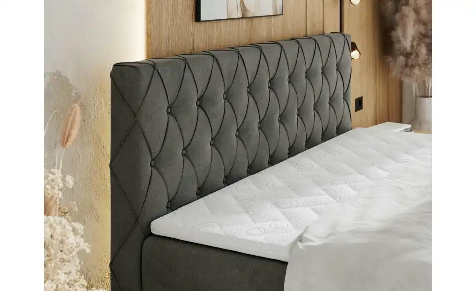 Boxspringbett mit Bettkasten, in Wohnsituation