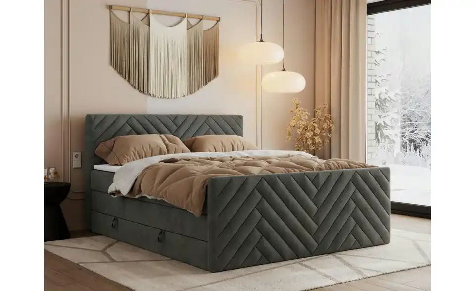 Boxspringbett mit Bettkasten, in Wohnsituation