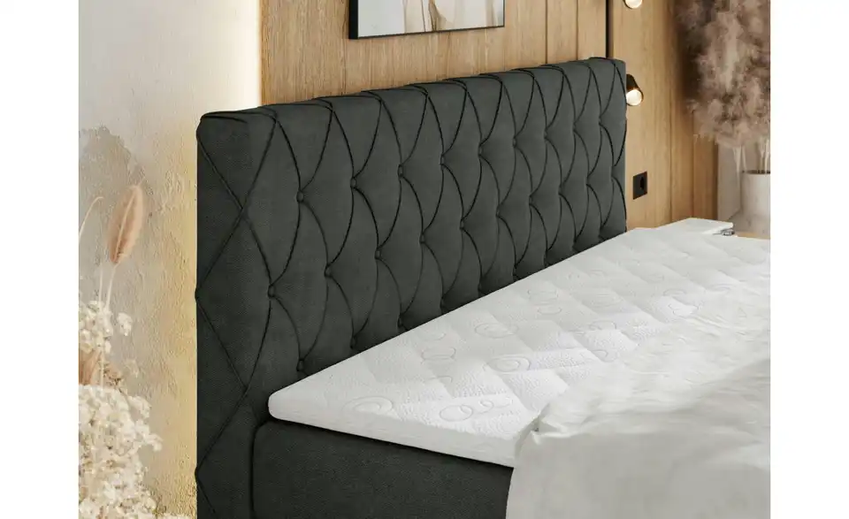 Boxspringbett mit Bettkasten, in Wohnsituation