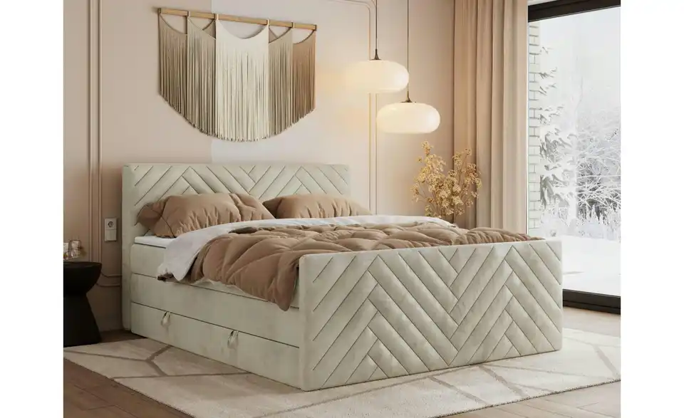 Boxspringbett mit Bettkasten, in Wohnsituation