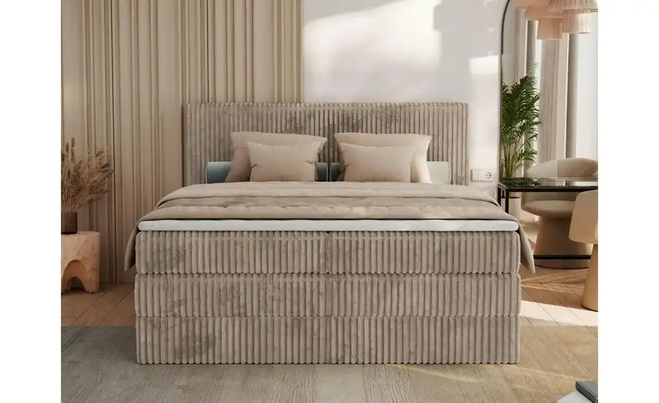 Boxspringbett mit Bettkasten, in Wohnsituation