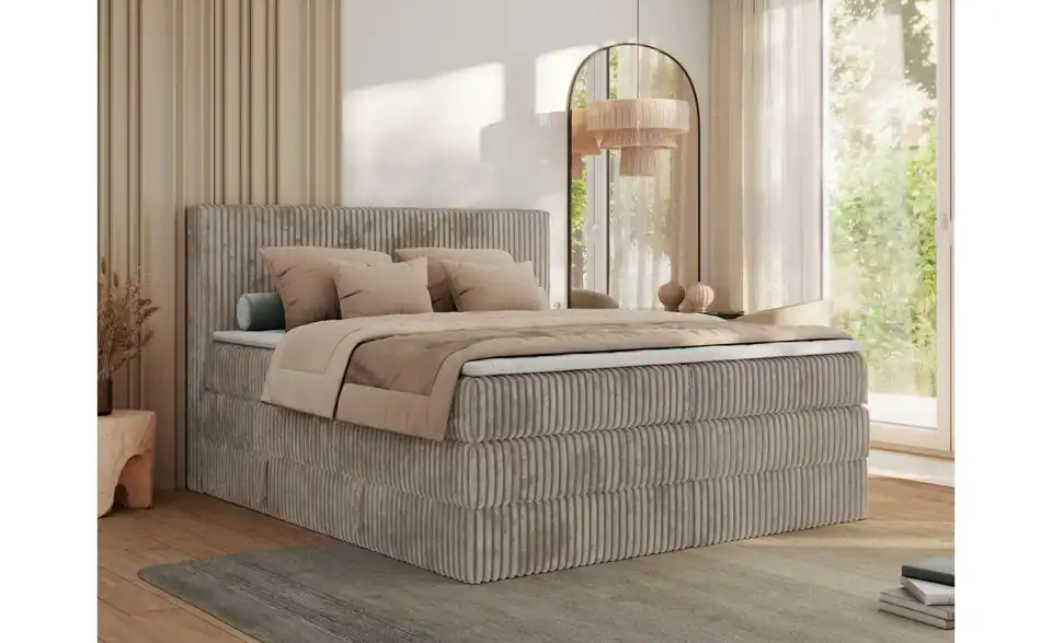 Boxspringbett mit Bettkasten, in Wohnsituation