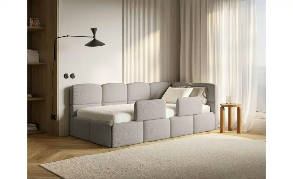 Selsey Polsterliege mit Matratze und Rausfallschutz, in Wohnsituation