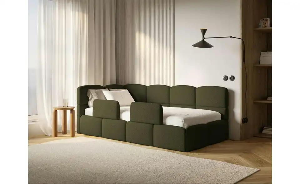 Selsey Polsterliege mit Matratze und Rausfallschutz, in Wohnsituation