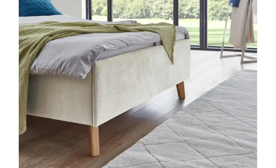 Polsterbett in beige, in Wohnsituation