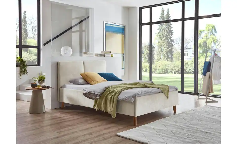 Polsterbett in beige, in Wohnsituation