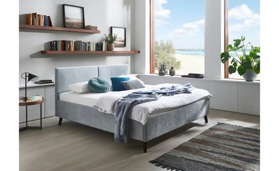 Polsterbett in hellblau, in Wohnsituation