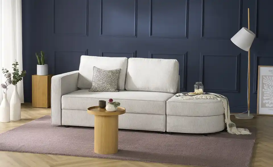 Sofa 2-sitzig mit Hocker Arjana, in Wohnsituation