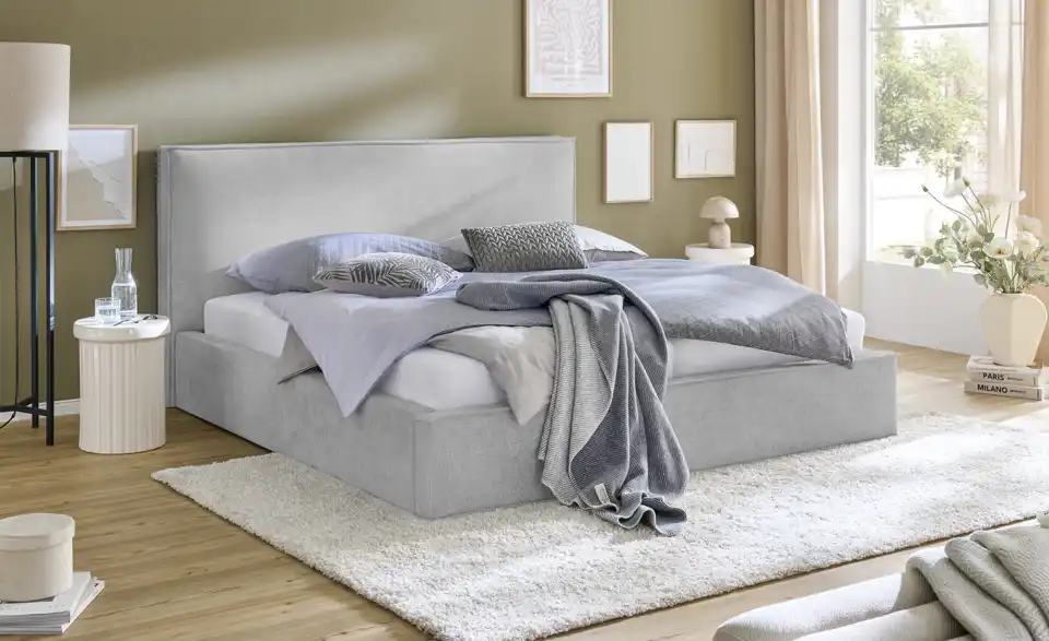 Polsterbett mit Bettgestell, in Wohnsituation