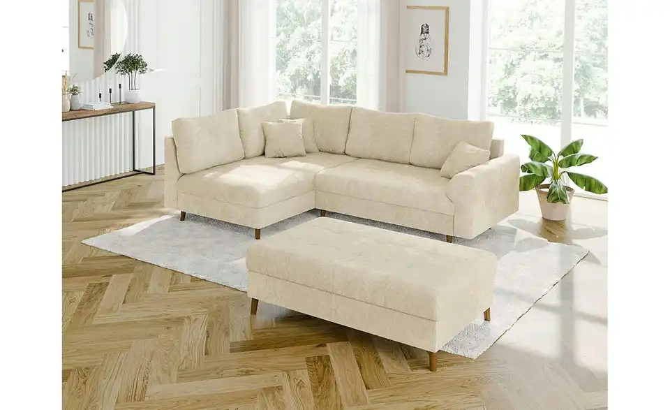 Ecksofa mit Hocker, in Wohnsituation