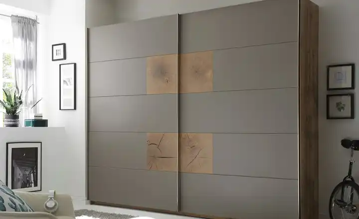 Schwebetürenschrank